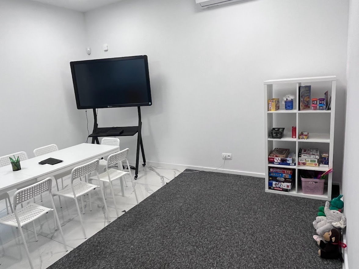 Gotowa do przejęcia szkoła języka angielskiego blisko Warszawy, stała baza klientów